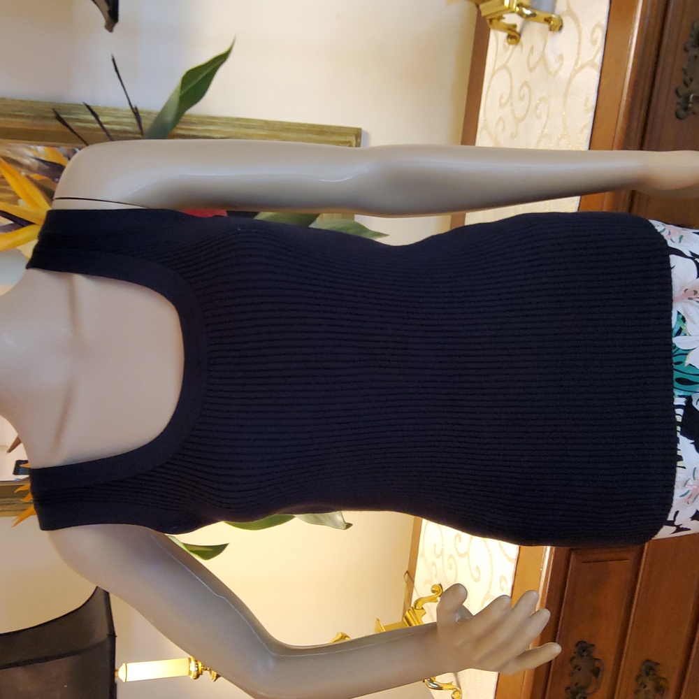 Sleeveless Sweater by Apostrophe